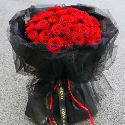 伊犁33朵红玫瑰黑色包装，此花表真心